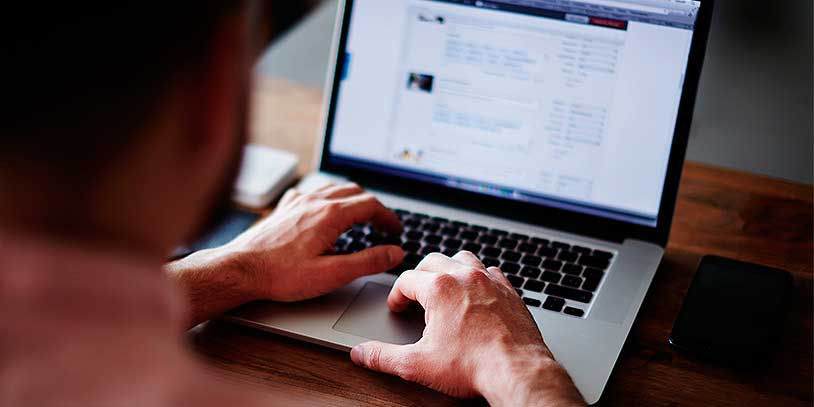 Publicación de datos personales en redes sociales o internet no les da, por ese solo hecho, naturaleza pública