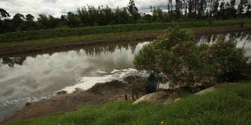 /sites/default/files/2025-08/RioBogota-Contaminacion-Ambiente%20%28Alcaldia%20de%20Bogota%29.jpg