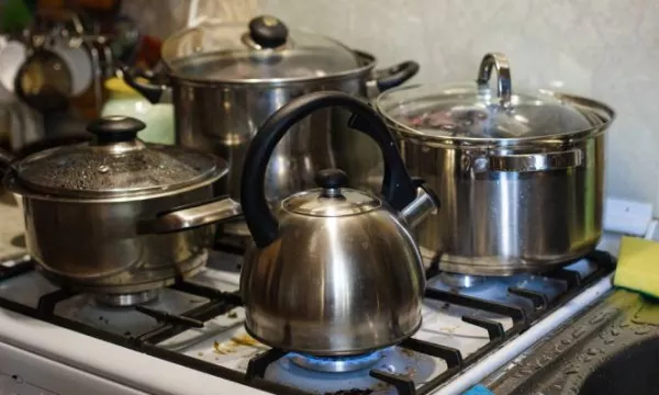 Así se cuenta el plazo máximo de revisión periódica de la instalación interna de gas para evitar suspensión (Feepik)