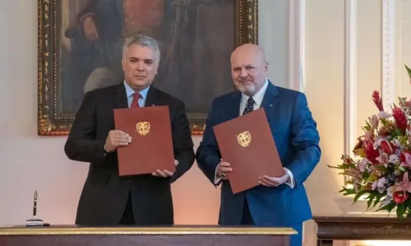 Fiscal de la CPI concluye examen preliminar de la situación en Colombia y se firma acuerdo (CPI)