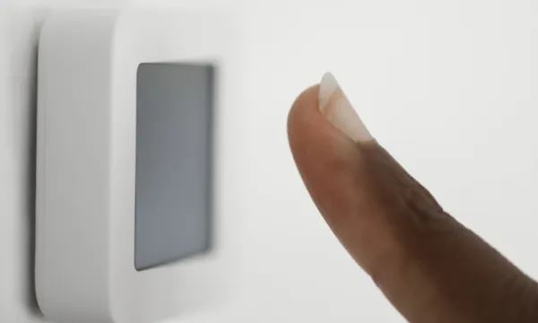 Está permitido el uso de huelleros físicos y electrónicos, atendiendo protocolos de bioseguridad (Freepik)