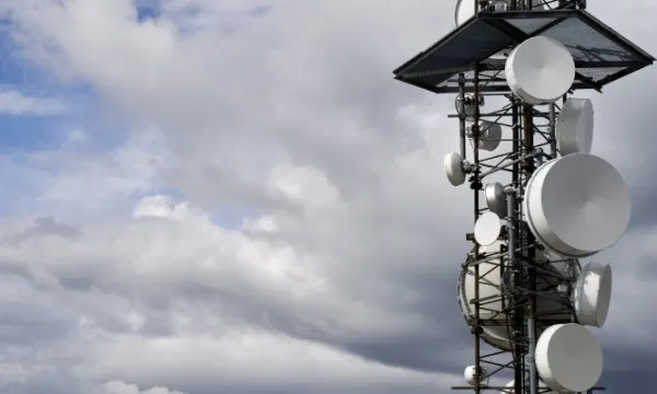 Permitir el acceso de todos los proveedores de comunicaciones a instalaciones esenciales fomenta la competitividad (Freepik)