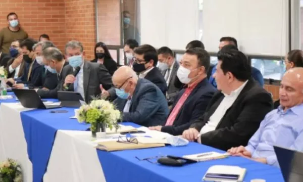 En la discusión del salario mínimo, el punto de diferencia está en el auxilio de transporte (Mintrabajo)