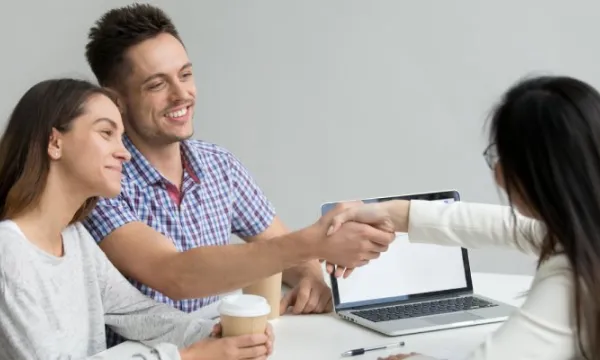 ¿Sabe cuáles son los requisitos para crear un consultorio empresarial? (Freepik)