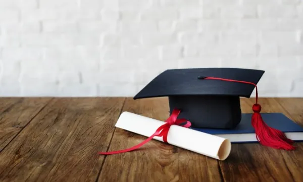Regulan convalidación de estudios parciales hasta bachillerato realizados y otorgados en el exterior (Freepik)