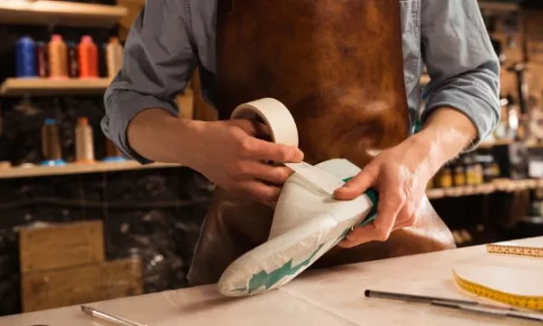 Posibilidad de reparar el bien es un derecho no solo del consumidor, sino también del productor y/o expendedor (Freepik)