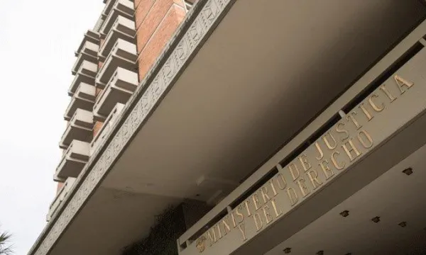 ¿En la comisión de expertos para revisar el Decreto 806 están convocados todos los sectores de la justicia? (Minjusticia)