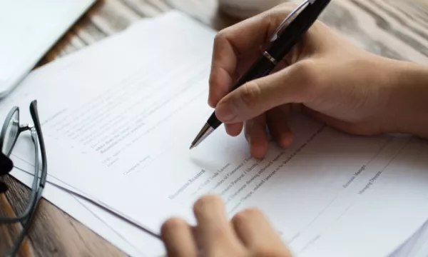 La necesidad en el servicio es un criterio para negar el otorgamiento de permisos remunerados (Freepik)