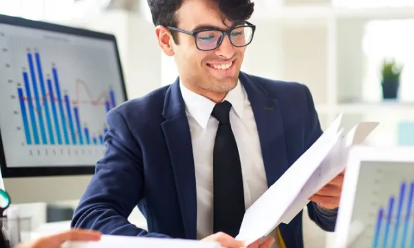 Terminación por mutuo acuerdo del proceso de determinación imposibilita sanción tributaria (Freepik)