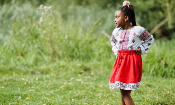 El principio de interés superior se extiende a menores de edad extranjeros (Freepik)