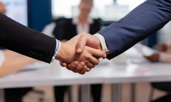 Precisan cómo se configura la sustitución de empleadores (Freepik)