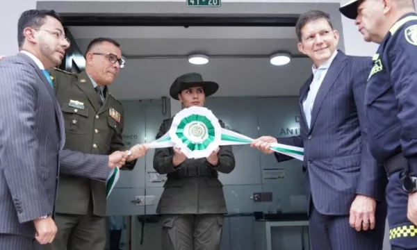 Inauguran laboratorio químico de investigación antidrogas de la Policía Nacional (Freepik)