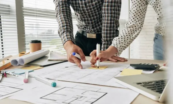 Arquitecto que labora en el sector público puede prestar servicios profesionales a un particular (Freepik)