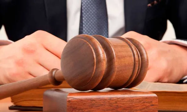 abogado-profesional-derecho(bigstock)(5).jpg