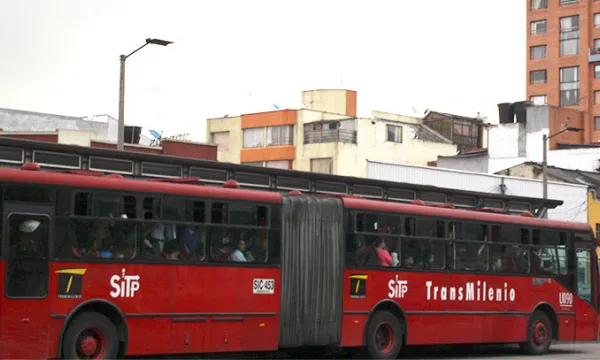 Distancia entre la residencia del trabajador y la sede de trabajo no es un factor para reconocer auxilio de transporte (Juan Rivadeneira)