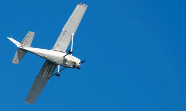 avioneta-avion-aspersion-aerea(freepik).jpg