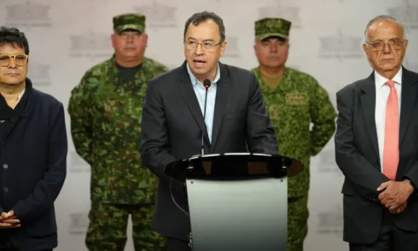 Mindefensa-cese-bilateral (presidencia).jpg