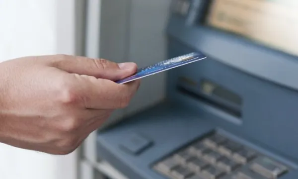 banco-tarjeta-cajero(freepik).jpg