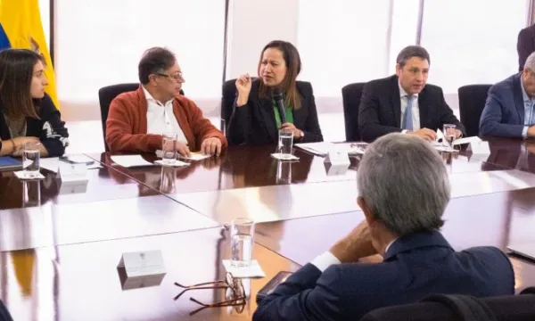 corcho-petro(TWgustavo-petro).jpg