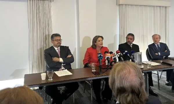 Presentan un derecho de petición para que se conozca el texto de reforma a la salud (TW-Fernando Ruiz)
