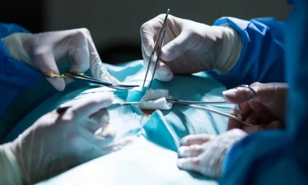 El consentimiento informado es esencial para determinar la responsabilidad médica (Freepik)