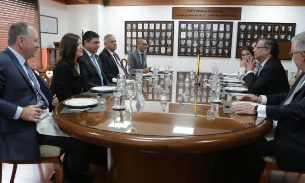 cortes-presidente-petro-separacion-poderes(tw)