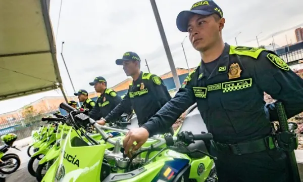 hombre-policia-moto