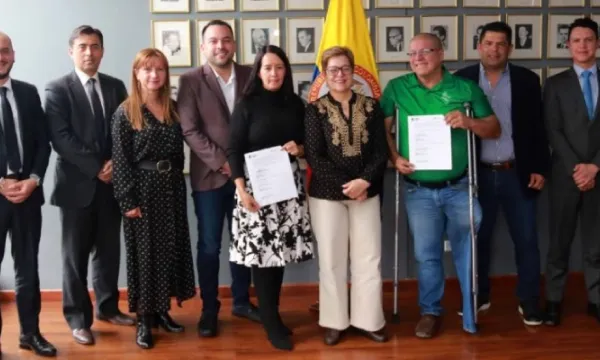 acuerdo-entre-dian-sindicato formalizara-mas-10-mil-trabajadores(gov)