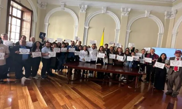 Congresistas buscan limitar la edad para someterse al cambio de género (Lorena Rios)