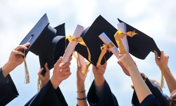 Avanza el proyecto para agilizar el reconocimiento de títulos de educación superior en el exterior (Freepik)