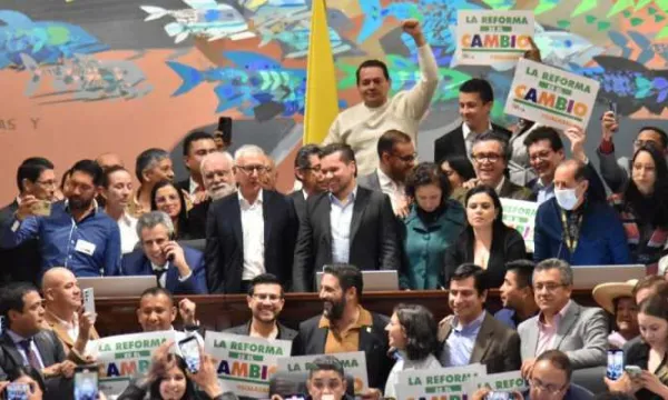 Tras 10 meses de discusión, la reforma a la salud pasará al Senado (Cámara)