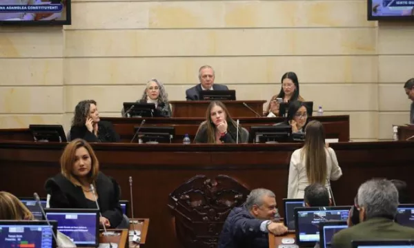 Niegan moción de censura contra el ministro de Defensa, Iván Velásquez (Senado)