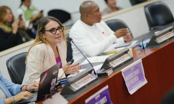 ⁠⁠⁠Aprueban en primer debate iniciativa que crearía jurisdicción especial para la mujer (Carolina Arbelaez)