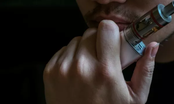 Descargue la ley que regula el uso de vapeadores (Freepik)