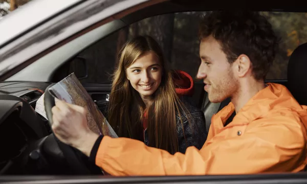 Conduccion-adolescente-pareja(Freepik)
