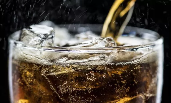 Conozca el texto del fallo que declaró exequible impuesto saludable a las bebidas ultraprocesadas azucaradas (Freepik)