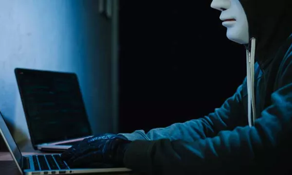 Delitos-hacker-lapton(freepik)
