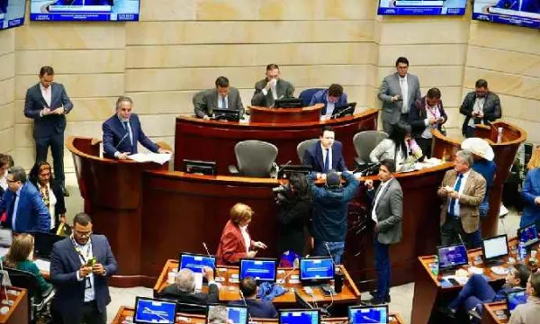 Gobierno pide al Senado votar consulta popular sin aplazamientos (Presidencia)