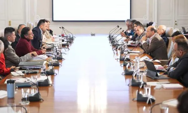 Consulta popular sigue vigente hasta que se concilie la reforma laboral: Petro (Presidencia)