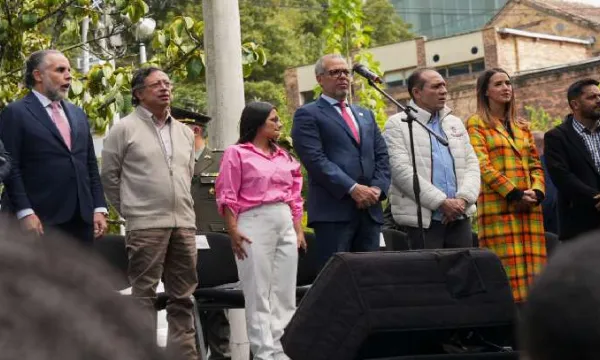EN VIVO: Petro sanciona la reforma laboral (Twimg)