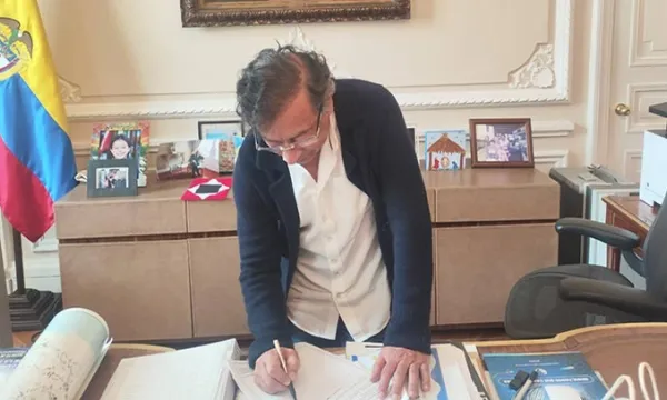 EXTRA: Petro firmó decreto convocando a consulta popular