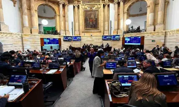 Continúa debate a la reforma laboral, luego de un receso de tres horas