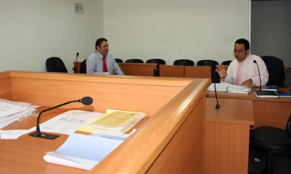 abogado-audiencia-juzgadojuanrivadeneira10.jpg