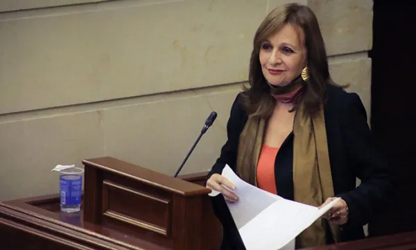 angela-robledo-decentesangelamrobledo.jpg