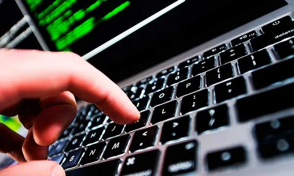 basededatos-hacker-computador1big.jpg
