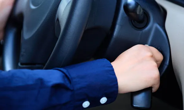 conduccion-carro-transporteshutterstock.jpg