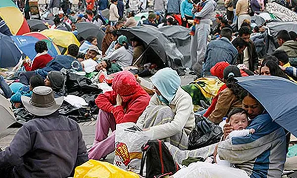 desplazados-gente-aglomeracionefe.jpg