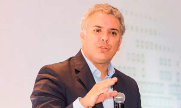 duque-discursocentrodemocratico.jpg