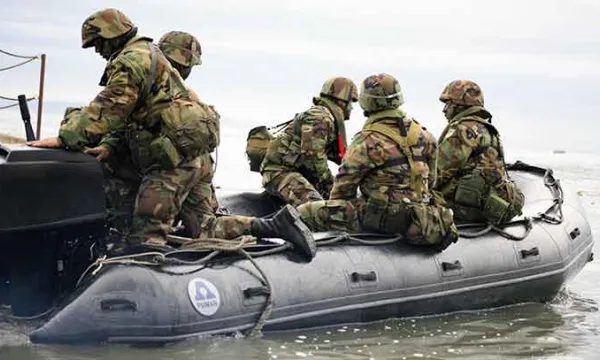 ejercito-militares-lanchaflickr.jpg