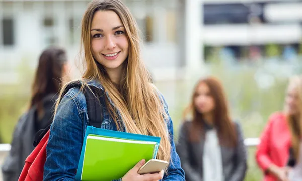 estudiantes-universitarios-sonrisafreepik.jpg